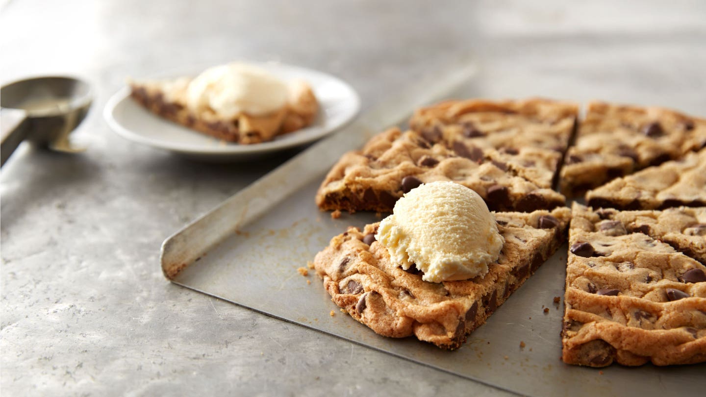 hersheys milk chocolate chip giant cookies