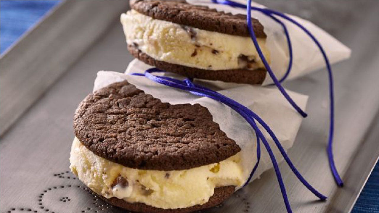 peppermint pattie ice cream sandwiches