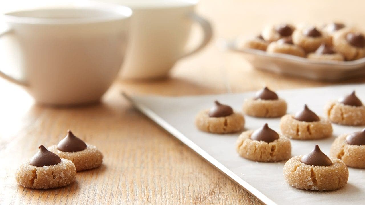 hersheys mini kisses peanut butter blossoms