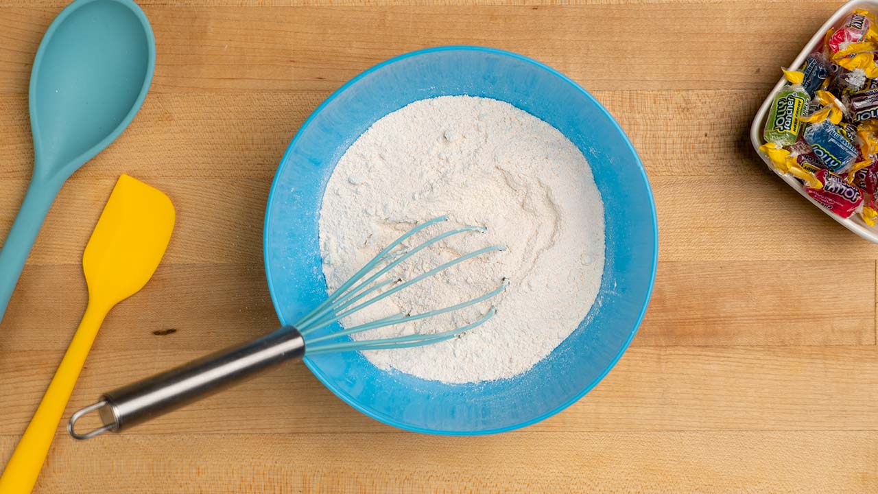 dry ingredients mixed in bowl