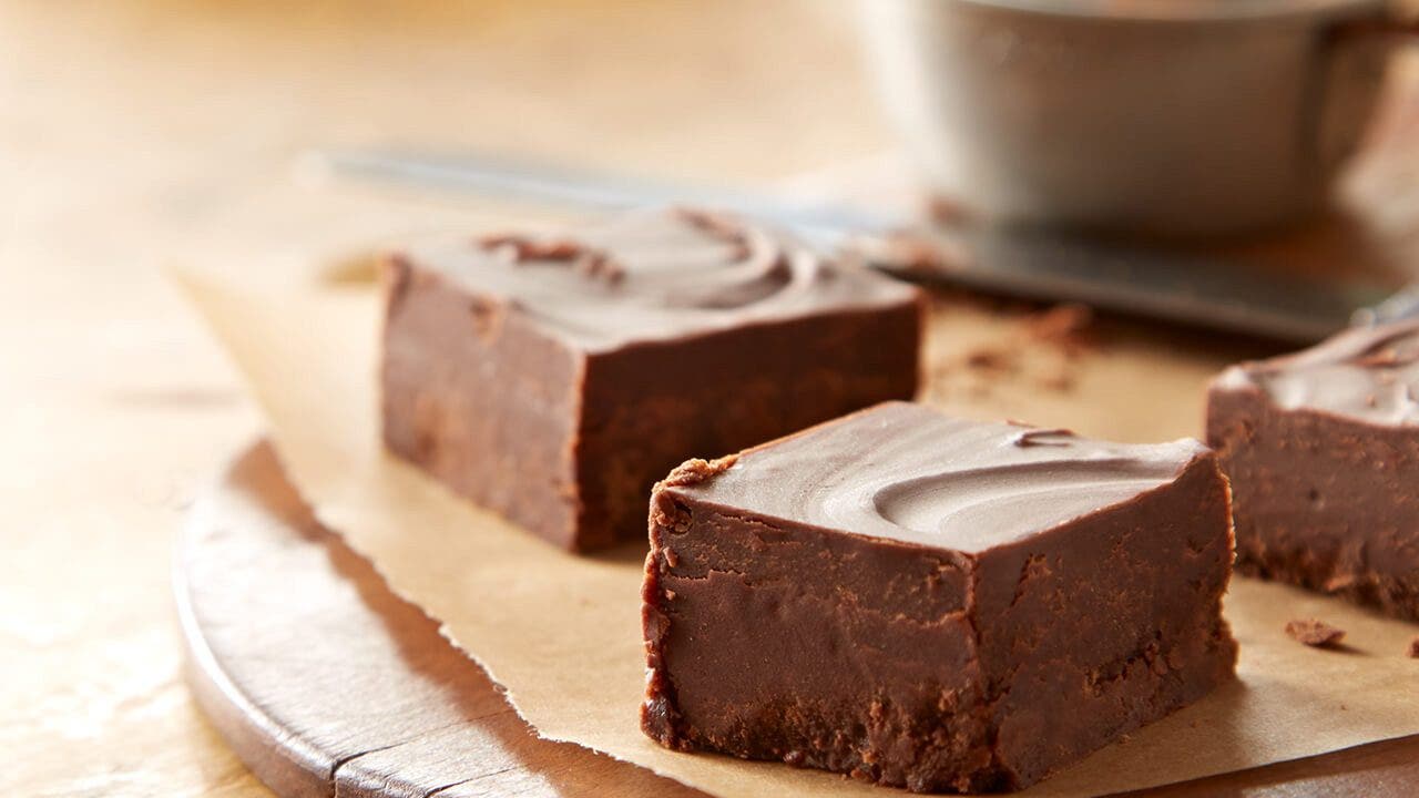 tray of hersheys rich cocoa fudge